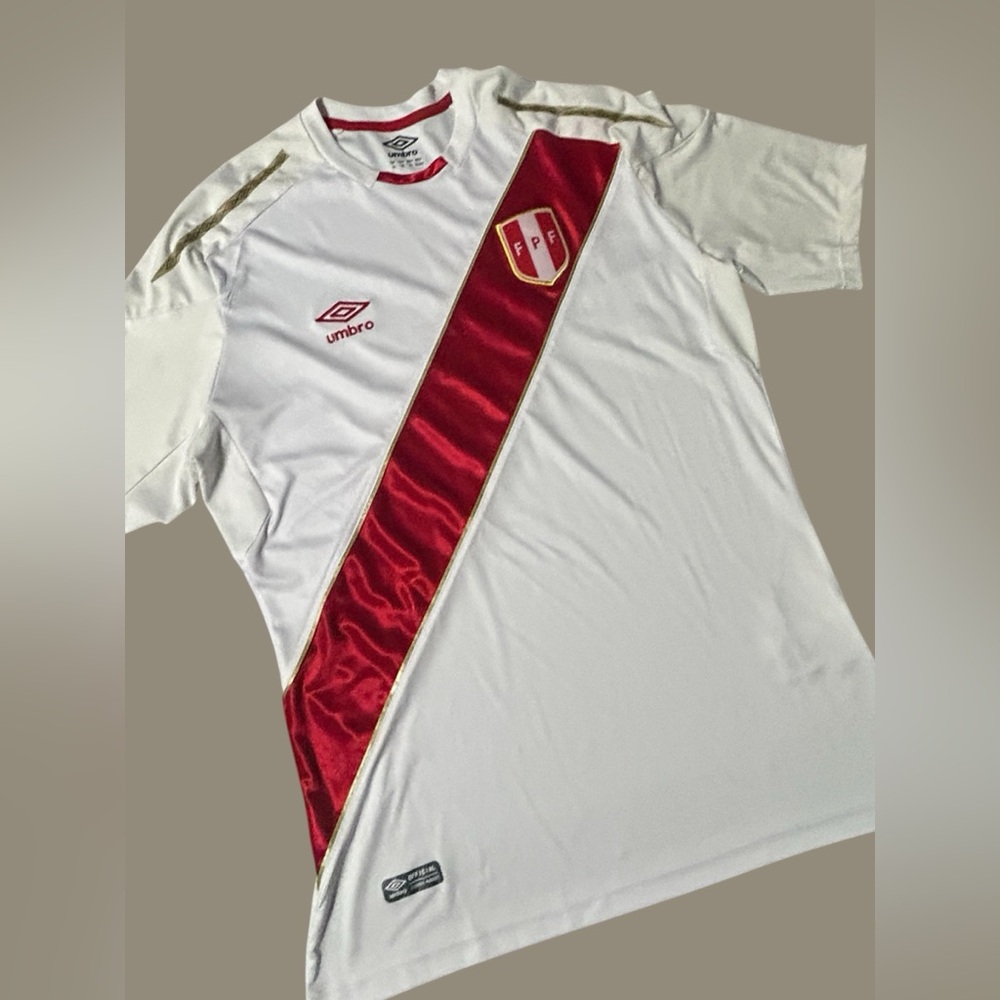 Umbro White and Red Diagonal Peru Soccer Jersey with Gold Trim
